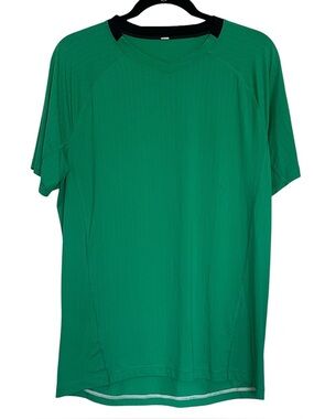 Lululemon Men’s Athletic Tee Green Short Sleeve Size M Pullover Outdoor Hiking